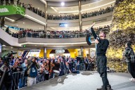 Tom Brady draws huge crowd to Mall of America as he opens trading card store