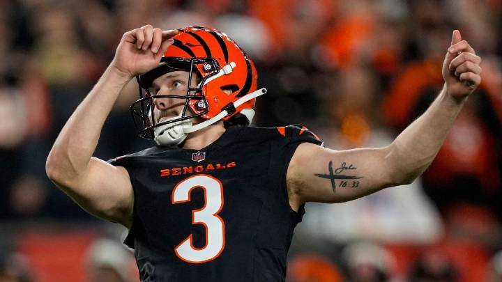 Source: Saints release K Grupe, sign York over Tucker after tryout