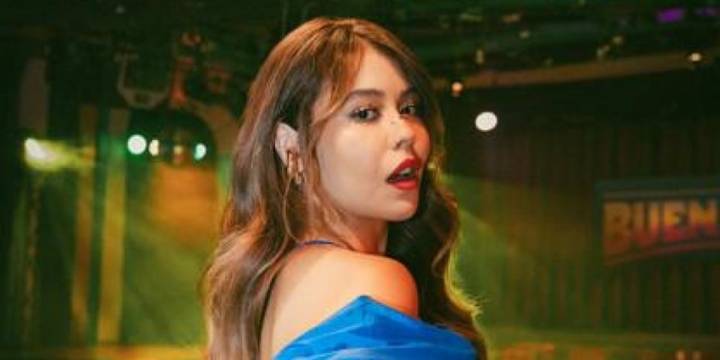 Juliana inspiró a miles de colombianos al cantar junto al acordeonero agredido en el metro de Nueva York