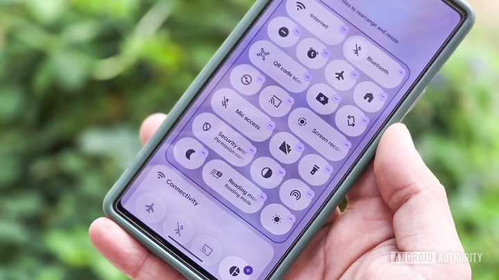 Samsung might finally fix dark mode’s biggest home screen eyesore