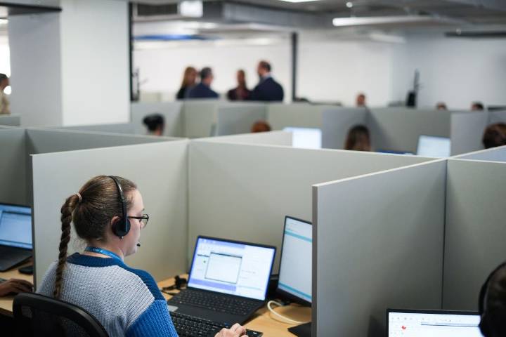 Banks Push Past AI Skepticism to Reinvent Customer Service