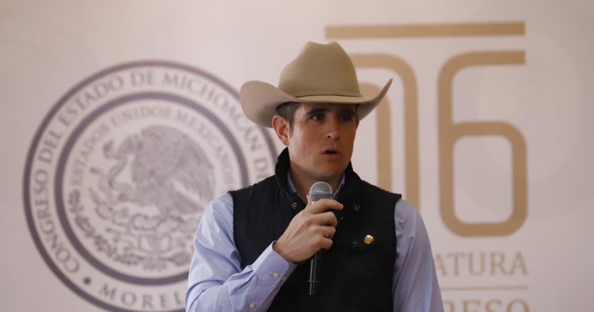 Hallan 4 cuerpos en fosa clandestina dentro de predio del diputado Carlos Bautista en Uruapan