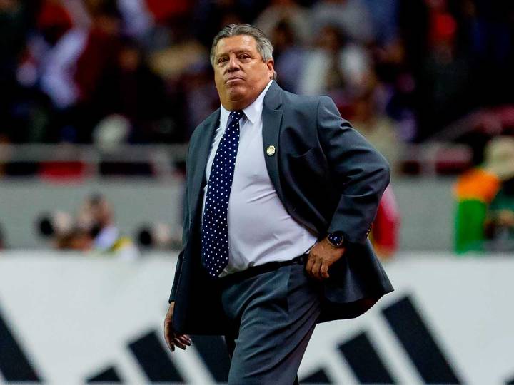 Revelan cuánto le costó a Costa Rica despedir al 'Piojo' Herrera