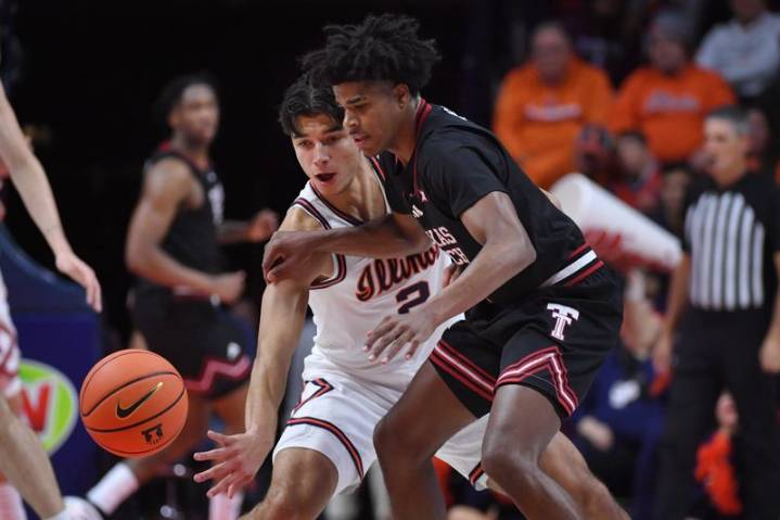 Top 25 roundup: No. 14 Illinois hangs on to beat No. 11 Texas Tech
