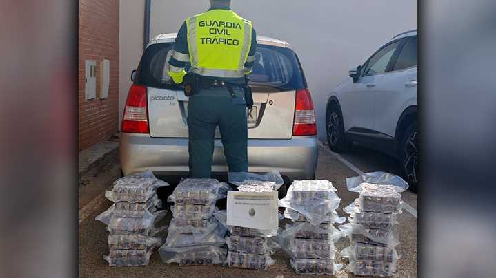 Pillado en la A92 en Granada con 100 kilos de hachís en 1.000 comprimidos ocultos en bolsas de deporte