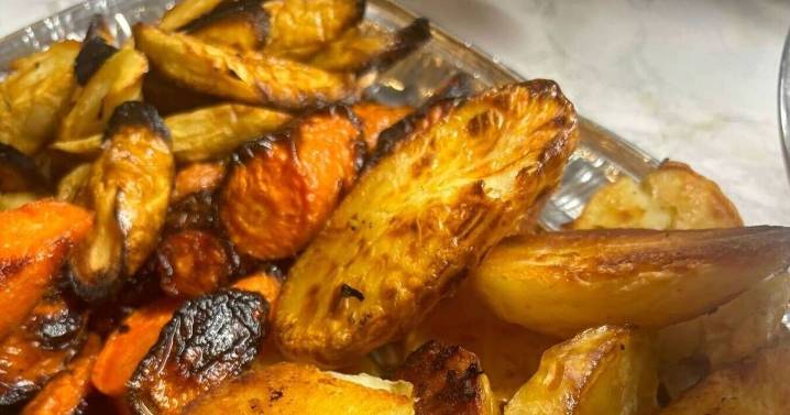 'I used to spend £200 on Christmas dinner – now my £10 hack saves hundreds' 