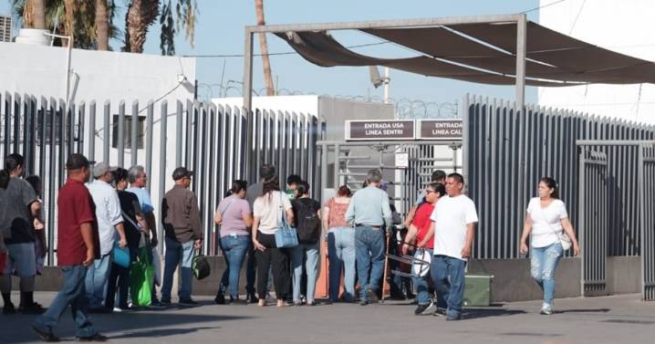 Una hora de fila en las garitas para cruzar a Calexico