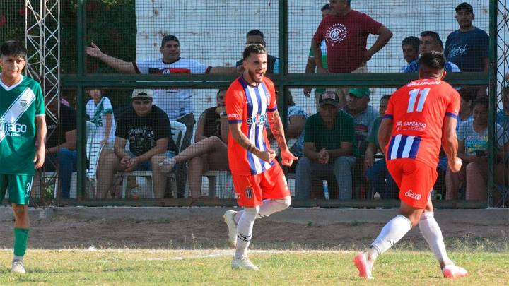 Unión Santiago goleó a Los Verdes y sigue prendido en el Regional