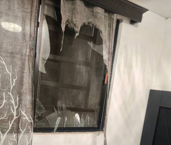 Fuga de gas provoca incendio en vivienda; hay 3 heridos