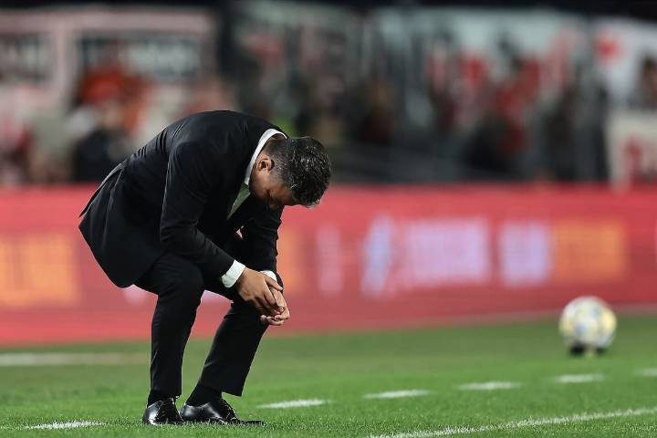 ¿Qué le pasa a River? Jugadores sin reacción, un DT con decisiones que potencian el caos y el silencio como respuesta al hartazgo del hincha