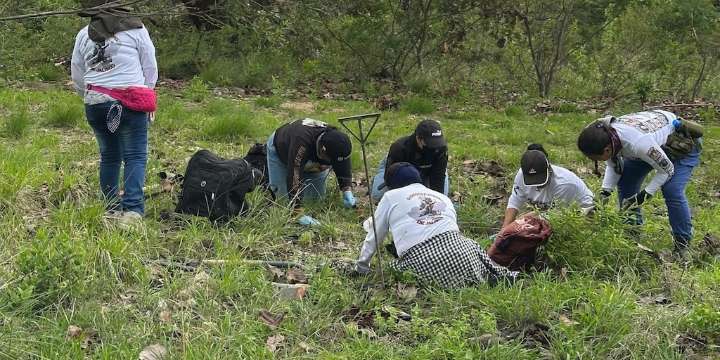 Madres buscadoras localizan 2 cuerpos enterrados en predio de Jalisco, presunto responsable confesó y fue detenido