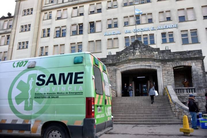 Investigan salvaje golpiza contra un hombre en la plaza Italia