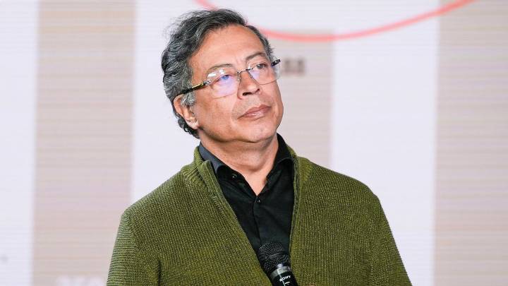 Le dicen a Petro que traicionó a la patria porque “entregó” el país a disidencias de Farc: “¿Quién es el comandante, usted o Calarcá?"