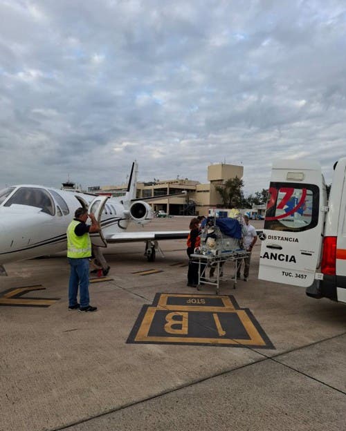El sistema de salud concretó un traslado aéreo de alta complejidad de un bebé recién nacido
