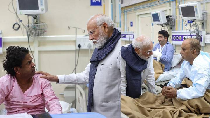 Delhi Car Blast: PM Modi Visits LNJP Hospital, Meets Victims A Day After Vowing Justice