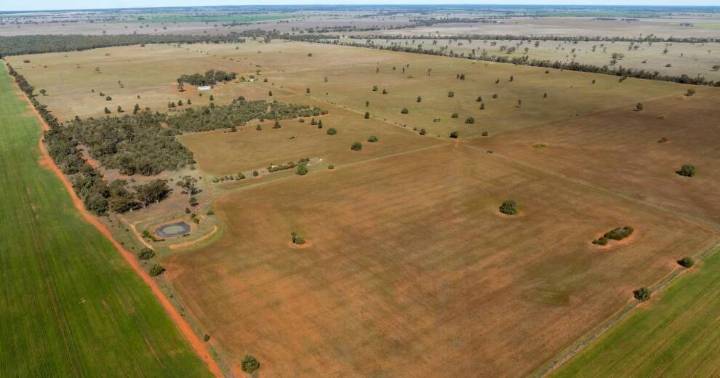 Red country property Osterley sold at auction for $1209/acre