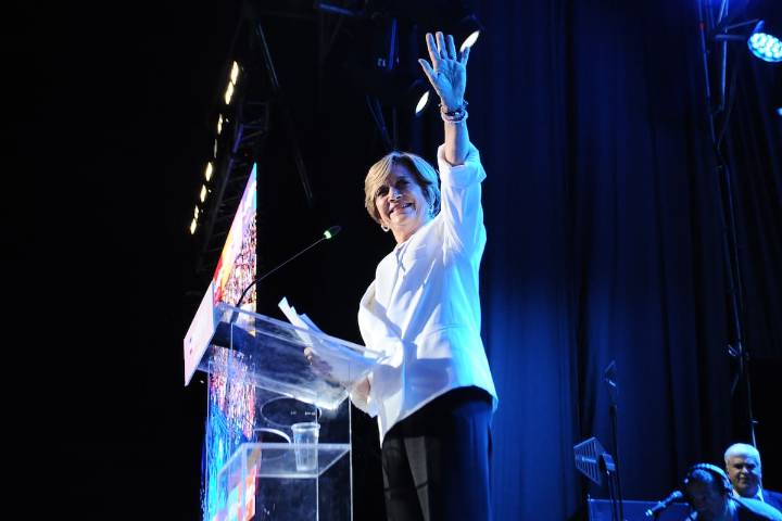 Evelyn Matthei cierra su campaña con masiva convocatoria en Estadio Santa Laura: “Vamos a devolverle el respeto a Carabineros y a las Fuerzas Armadas”