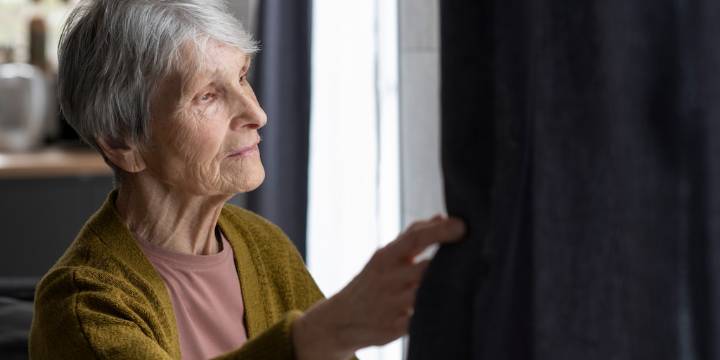 La fragilidad social aumenta un 50% el riesgo de demencia en adultos mayores