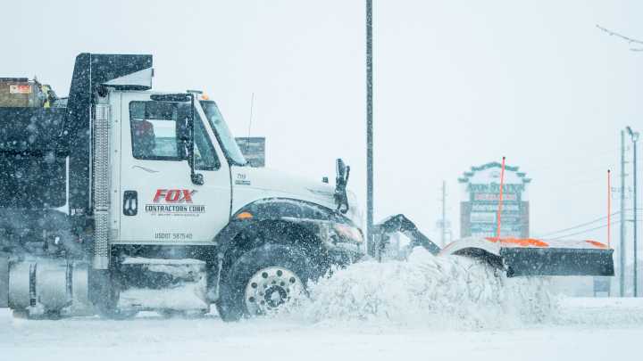 Indianapolis, state snow crews treating roads before winter storm