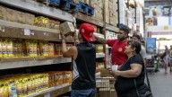 El consumo sigue cayendo: las crudas cifras de compras en supermercados y mayoristas durante septiembre