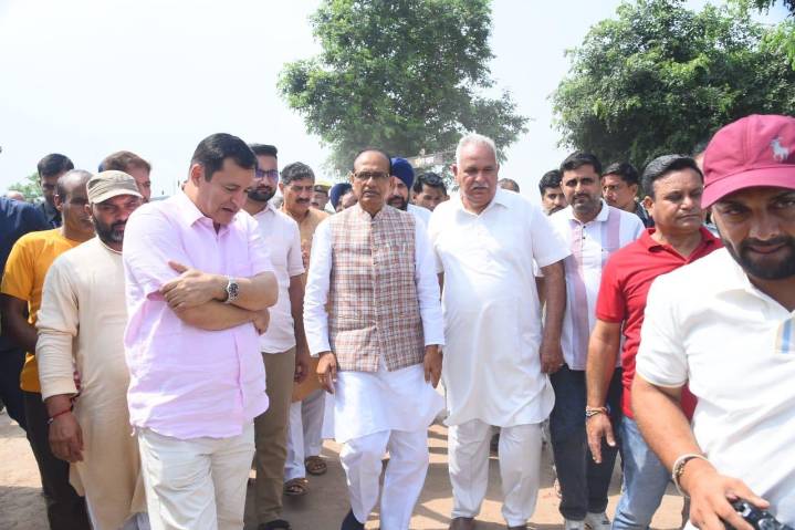 CM Omar Abdullah congratulates RD Minister Javed Dar over MGNREGA decision