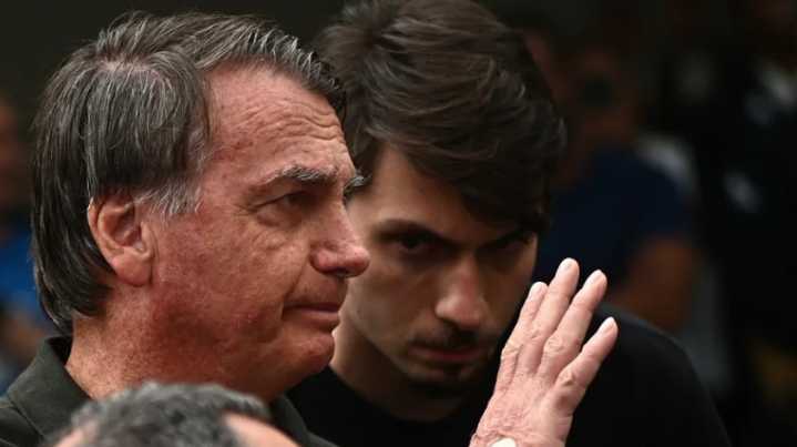 Bolsonaro pide al Supremo de Brasil cumplir condena en casa