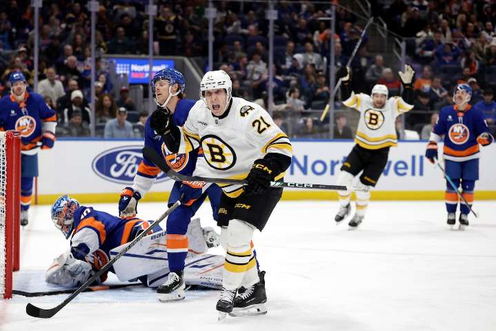 Bruins rookie scores twice, Jeremy Swayman dominates to beat Islanders