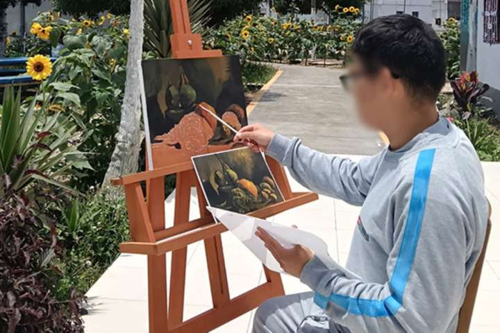 Centro juvenil de Lima promueve la resocialización de adolescentes a través del arte