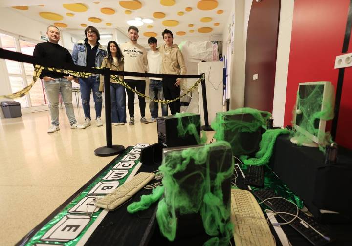 El punto de recogida creado por alumnos del IES Venancio Blanco para dar una segunda vida a ordenadores antiguos