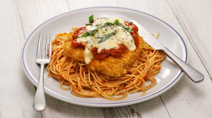 Why Chicken Parm Tastes So Much Better From A Restaurant Than Homemade