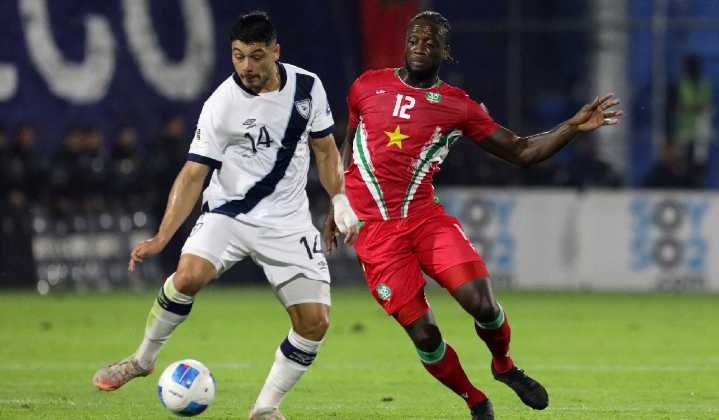 Luis Fernando Tena se despide de la eliminatoria con victoria y manda a Surinam al repechaje