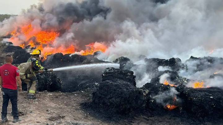 Se queman 80 toneladas de textil en La Laguna; combate duró 9 horas