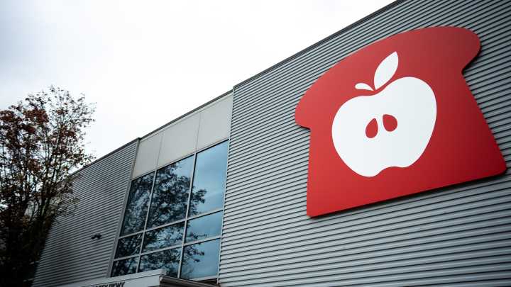 Stuff the Bus event brings surge of food donors after shutdown lifts