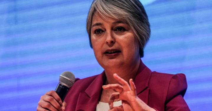 Jeannette Jara asegura que se saldría o suspendería su militancia del PC si es electa Presidenta y Carmona apoya decisión