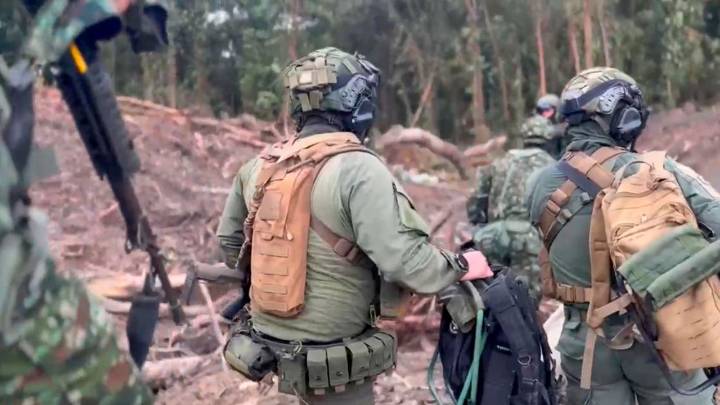 La tropa de alias ‘Iván Mordisco’ seguirá siendo atacada: presidente Petro