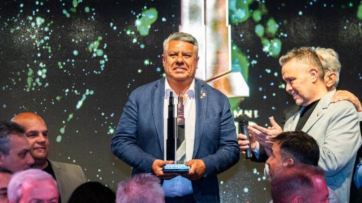 Decenas de clubes de todas las divisiones expresaron su apoyo a Tapia y la AFA