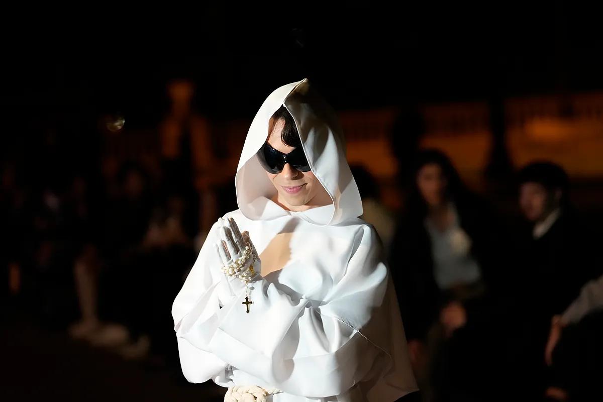 Bienvenidos al cielo de Rosalía: así ha sido la presentación épica de LUX en Barcelona