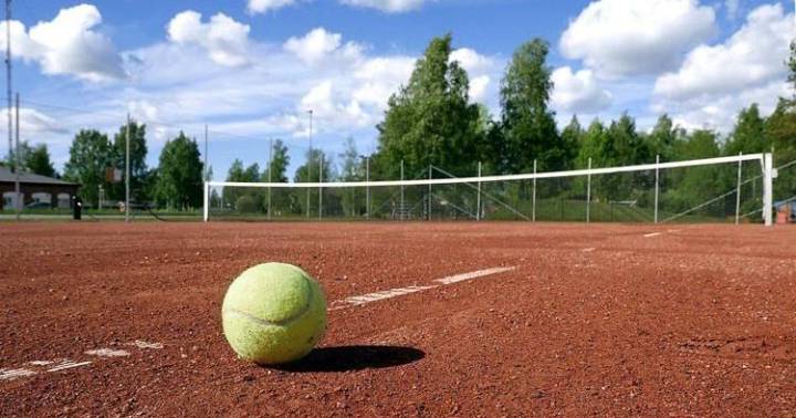 Indoor tennis bubble proposed for Summerland