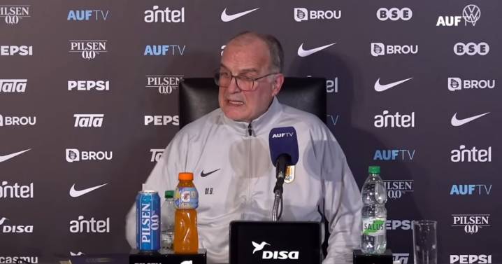 Así vivió la prensa uruguaya la conferencia en que Marcelo Bielsa reafirmó su continuidad al mando de la Celeste