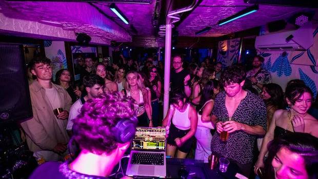 People nowadays are reluctant to stay out late. Is it killing nightlife?