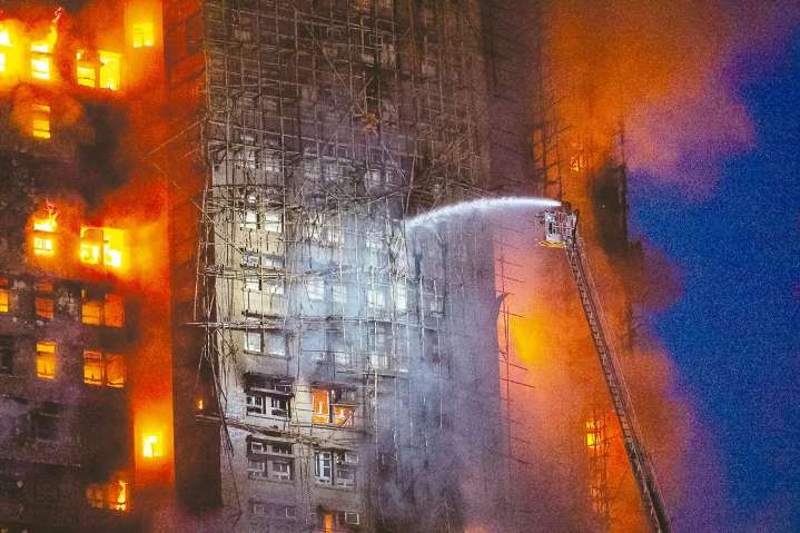 Hong Kong: duelo y señalamientos tras el incendio que dejó 128 muertos