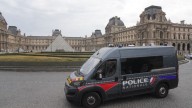 Encarcelan a dos nuevos sospechosos por robo en el Louvre; otros tres de los arrestados el miércoles salen libres