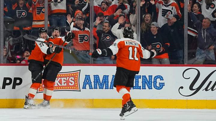 Flyers score 4 quick goals in 1st period in win against Devils