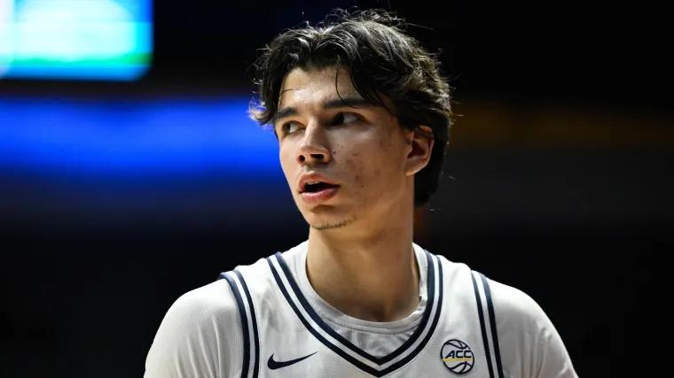 Son of NBA legend ignites Chicago crowd with emphatic dunk in Illinois