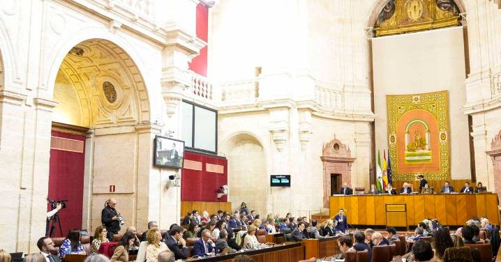 Juanma Moreno se enfrenta al último debate del Estado de la Comunidad en su momento político más débil