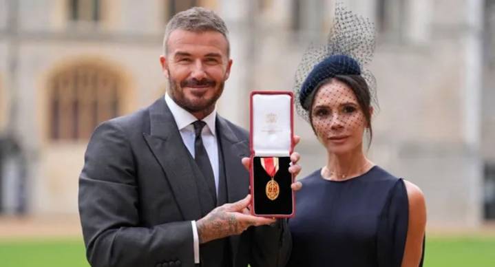 David Beckham es condecorado como caballero por el rey Carlos III en Windsor