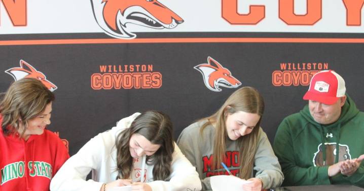 Stundal twins sign with Beavers for softball