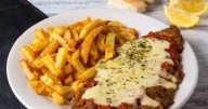 Milanesa a la napolitana fue el plato elegido para la cena blanca en Perico