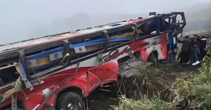 Tragedia en Ecuador: Accidente de tránsito termina con la vida de 21 pasajeros y 40 heridos