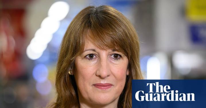 Labour MPs urge Reeves to drop private finance plans for NHS buildings